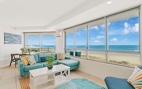 Oceanside Resort - Absolute Beachfront Apartments